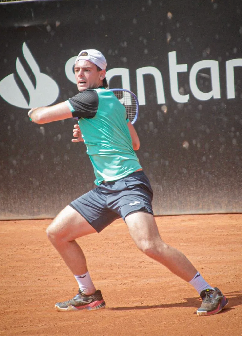 开云体育登录-他，27岁，过去7年里“卖”了8场球…. 球场上这一切，全是赌局…