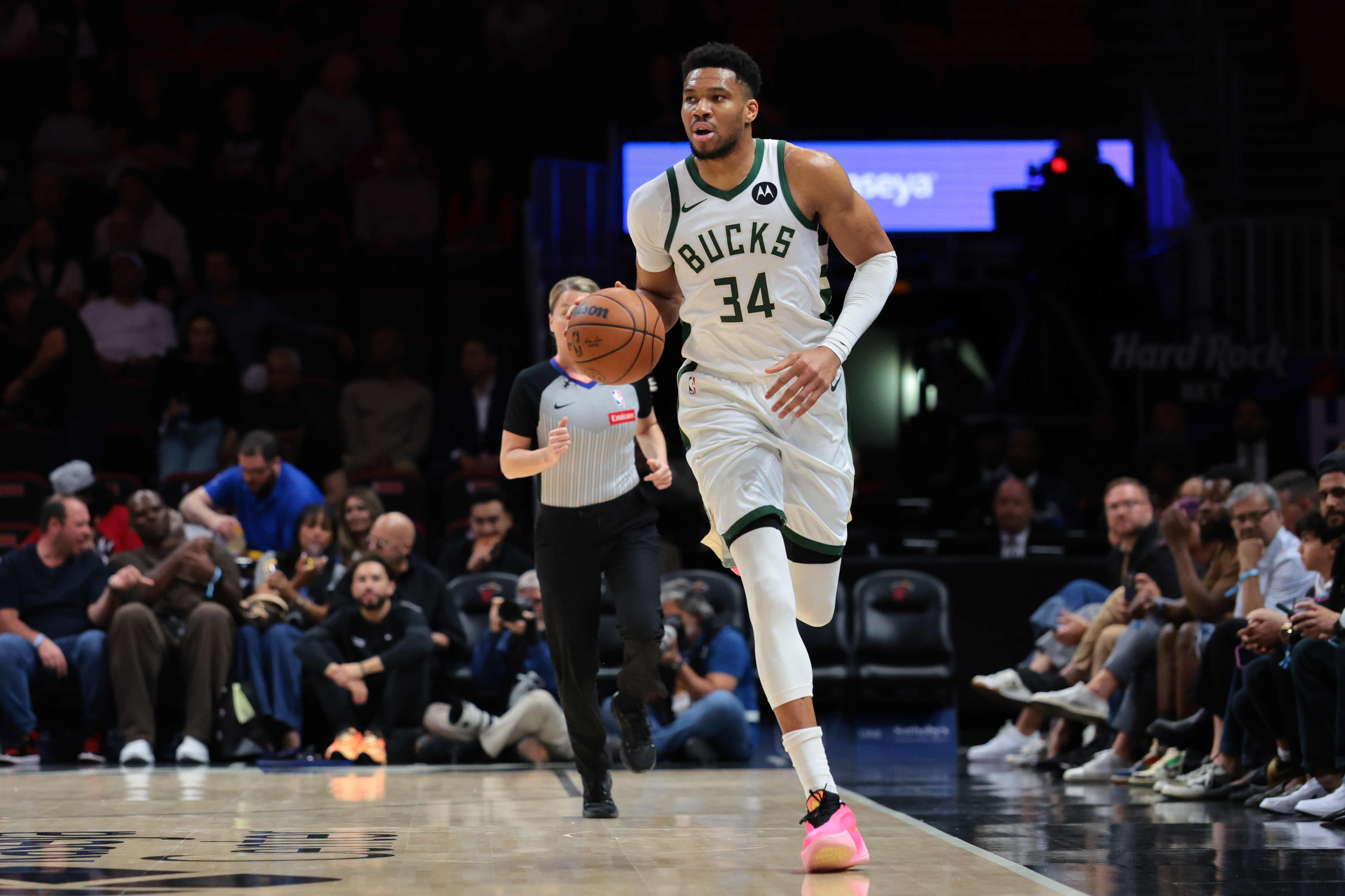 开云体育登录-身手全能！字母哥半场15中7砍下18分11板5助 罚球5中4