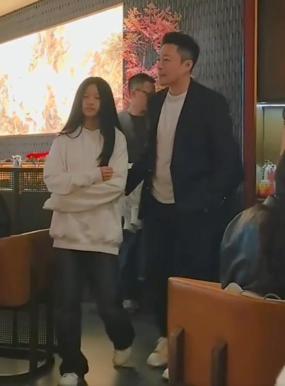 开云集团官网香港-大S女儿玥儿开通账号，用烟花缅怀母亲，小S和徐妈同时关注